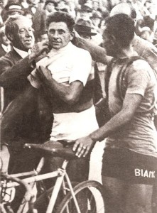 Alfredo Binda revêt le maillot arc-en-ciel en 1930 