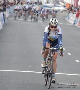 Audrey Cordon termine deuxième de l'épreuve.