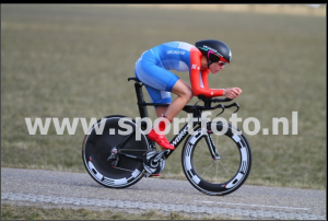 Ellen Van Dijk filant vers la victoire 