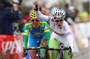 Suzanne De Goede (Skil Argos) devant Chantal Blaak (AA Drink) en 2012 Photo: © CJ Farquharson