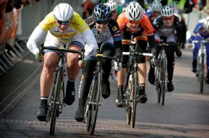 Veendam - Netherlands - wielrennen - cycling - radsport - cyclisme -  Kirsten Wild (Team Argos - Shimano - Uvex) Chloe Hosking (tweede) en Adrie Visser pictured during  Energiewacht Tour stage 2 from Pekela to Veendam  -  04-04-2013 - photo Anton Vos/Cor Vos © 2013