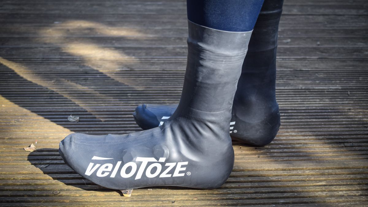 Examen des couvre-chaussures Velotoze Road 2.0 Tall: protection contre les intempéries avec avantages aérodynamiques