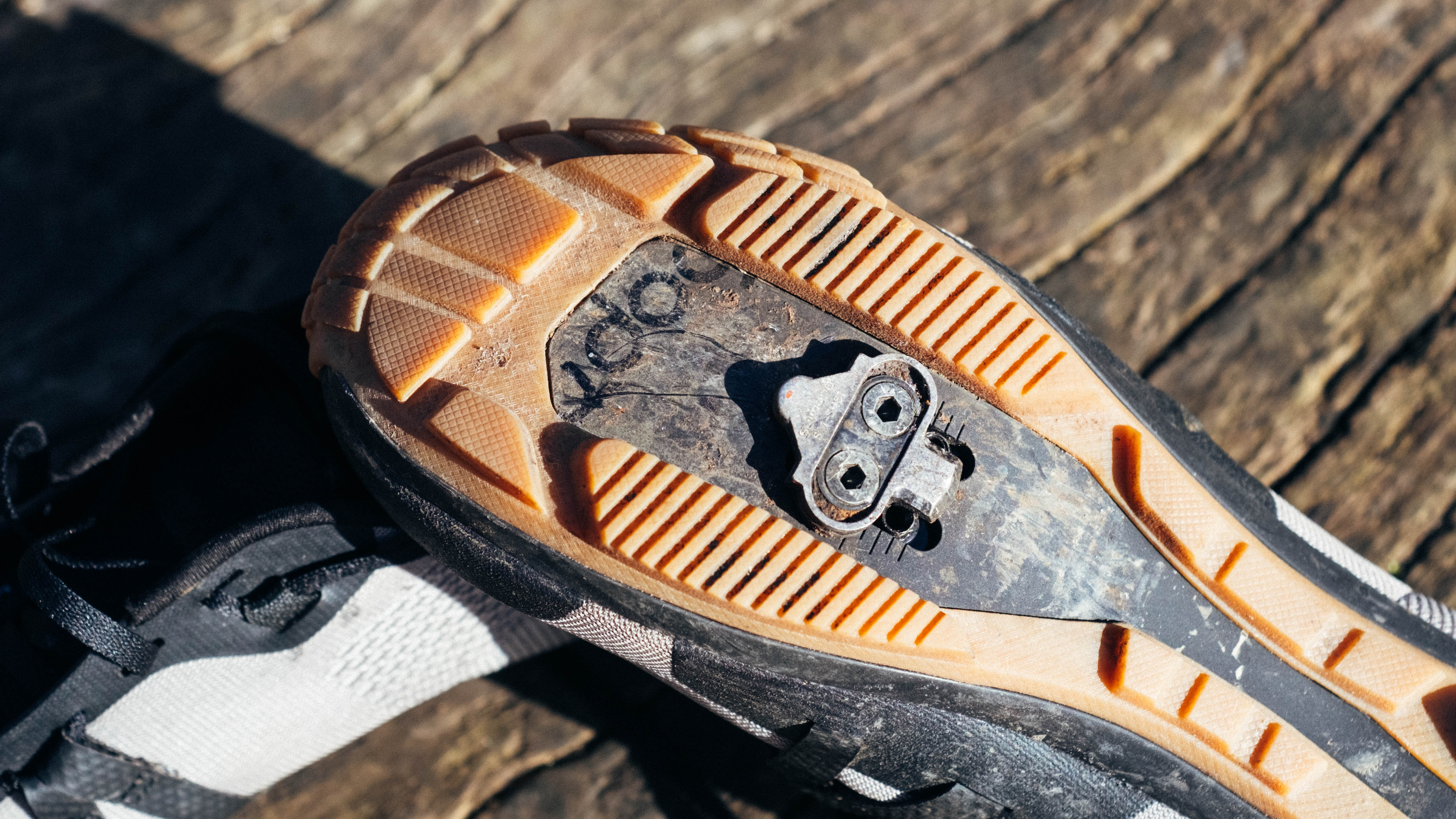 Chaussures de gravel Udog Distanza : Pas une mauvaise première tentative,  mais un peu trop d'erreurs à notre goût