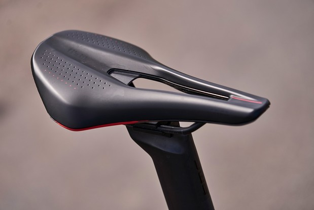 Selle Fizik Argo Vento R5 sur le vélo de route BMC Timemachine Road 01 Three