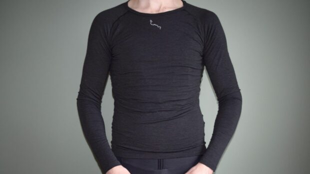 Examen de la couche de base Albion Long Sleeve Merino : confort hivernal en mérinos, mais pas pour le jour de la course