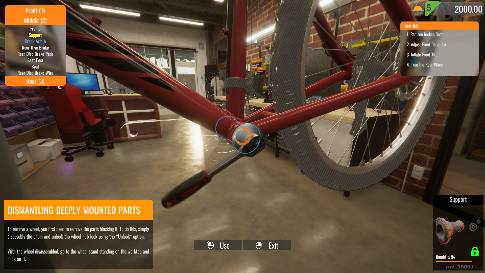 Une capture d'écran de Bike Mechanic Simulator, montrant une clé dynamométrique travaillant sur un boîtier de pédalier