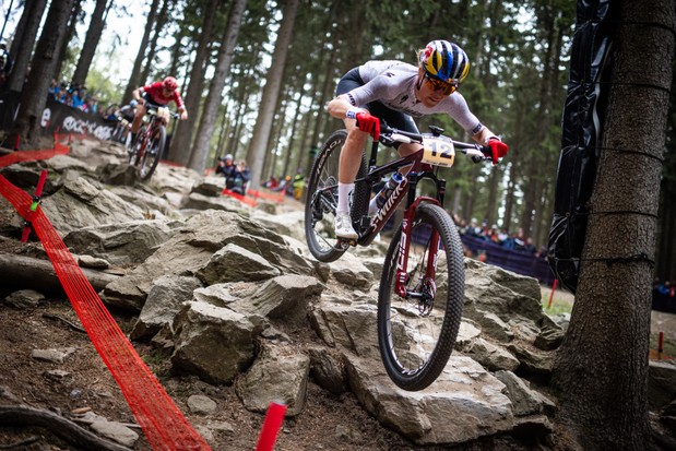 Laura Stiger sur la Coupe du monde épique spécialisée à la Coupe du monde de Nove Mesto 2023