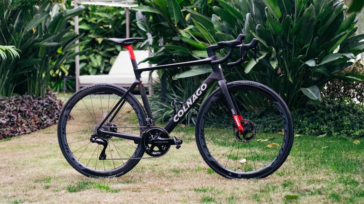 Examen du premier tour de Colnago V4R: un vélo peut-être mieux laissé aux professionnels
