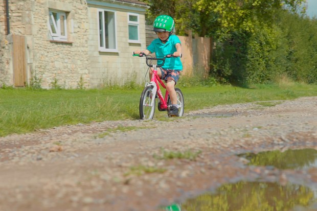 Comment apprendre à un enfant à faire du vélo en 30 minutes