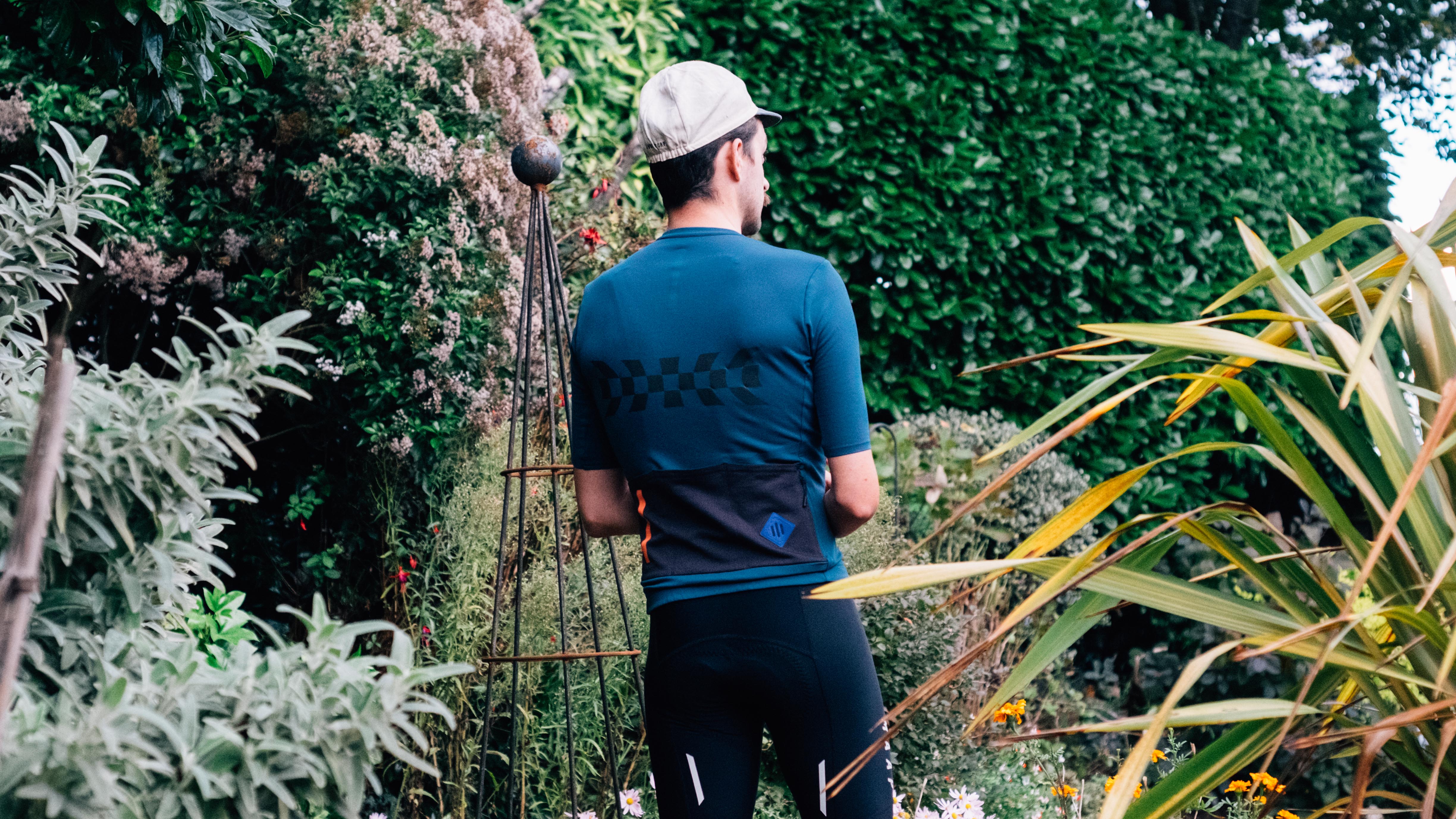 Un maillot bleu pétrole maap alt road