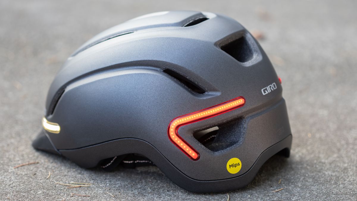 Casque Giro Mips et lumières avant/arrière