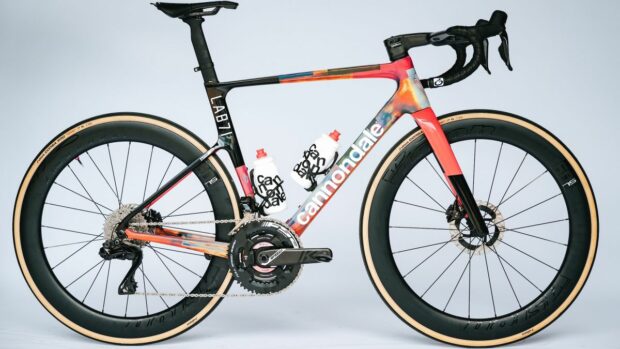 EF va courir des Cannondales peintes sur mesure au Giro d'Italia