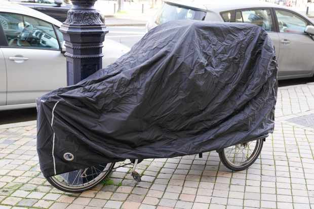 GAOHUI Housse de vélo Exterieur, Garage à vélos avec Trous de Verrouillage, Bache pour Velo Protection