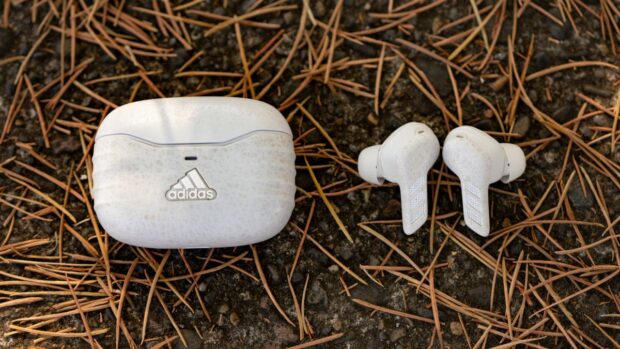 Test des écouteurs sans fil Adidas ZNE 01 ANC : extrêmement confortables, mais pas sans inconvénients