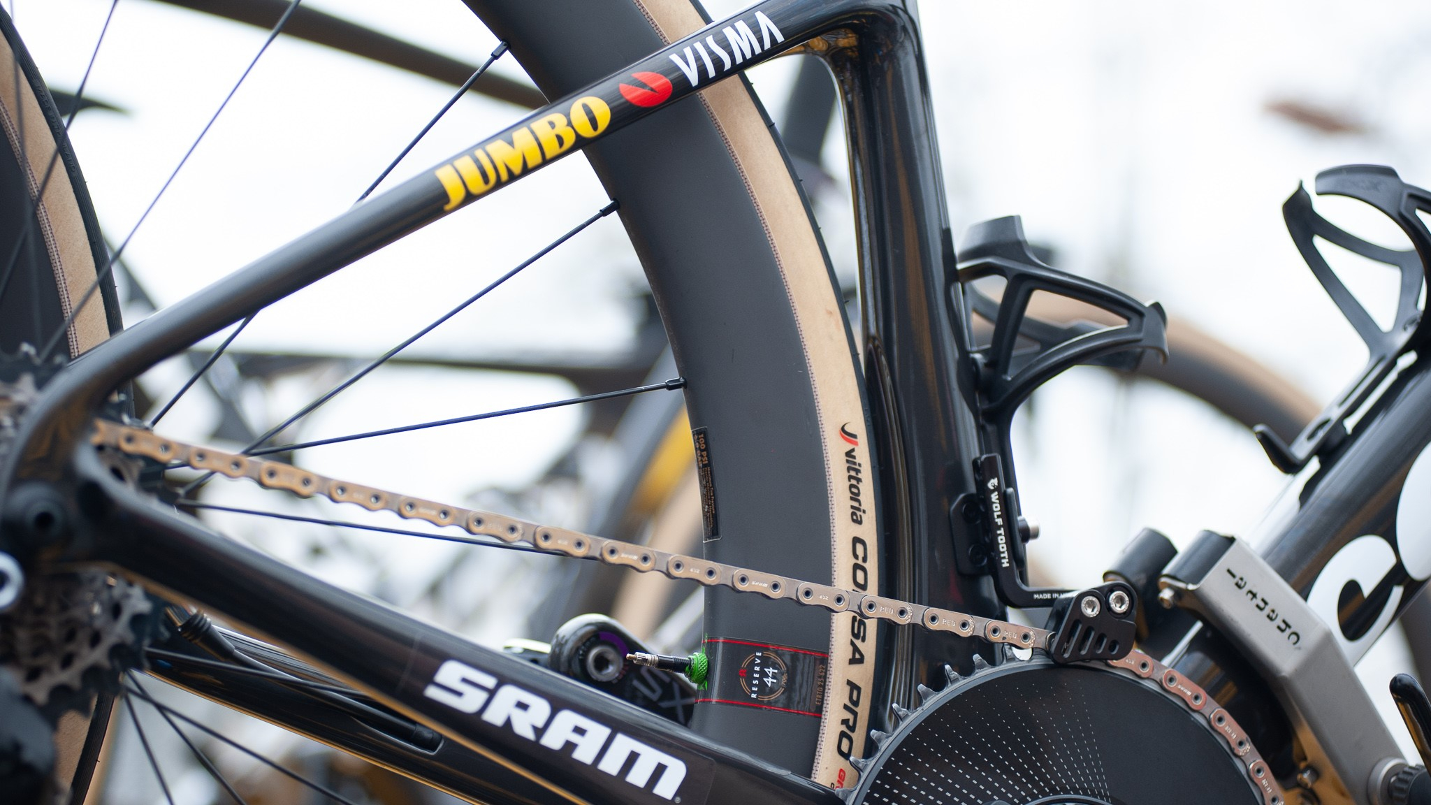 Arrière d'un vélo d'équipe Jumbo-Visma
