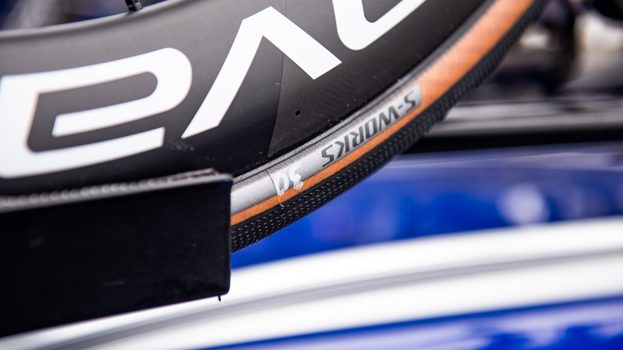 Roues Roval avec pneus s works 30 mm