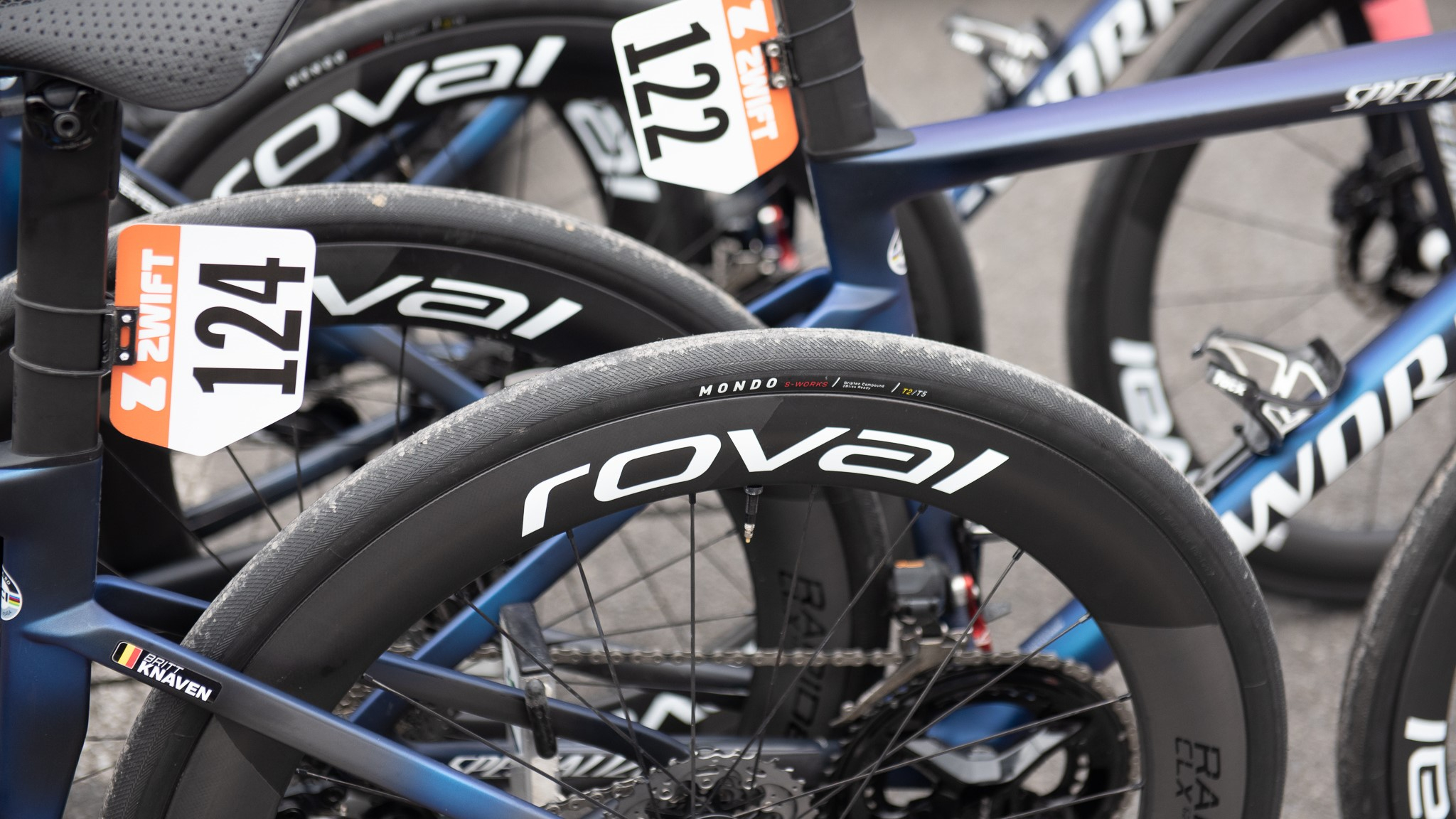 Roues Roval avec pneus Specialized Mondo