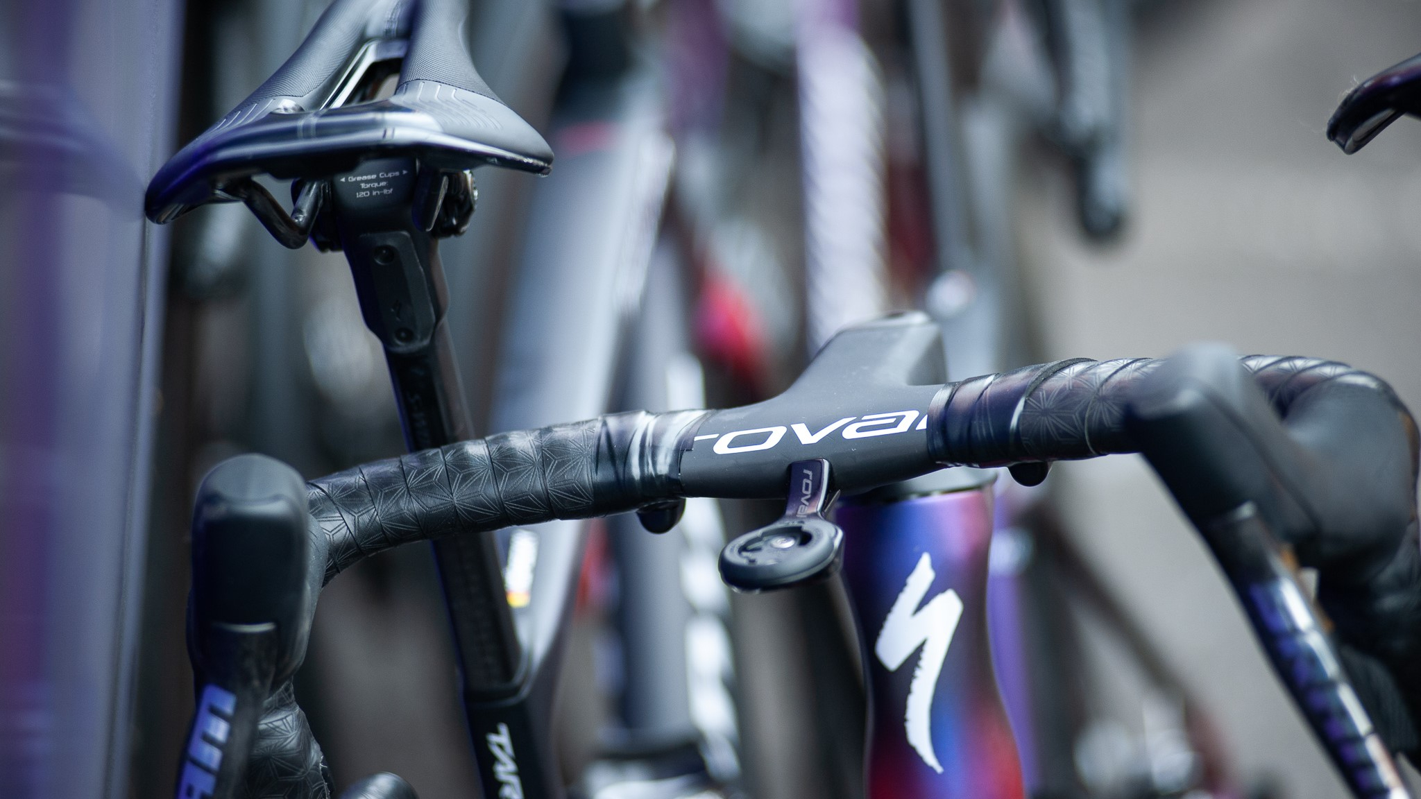 Specialized SL7 avec guidon intégré Roval