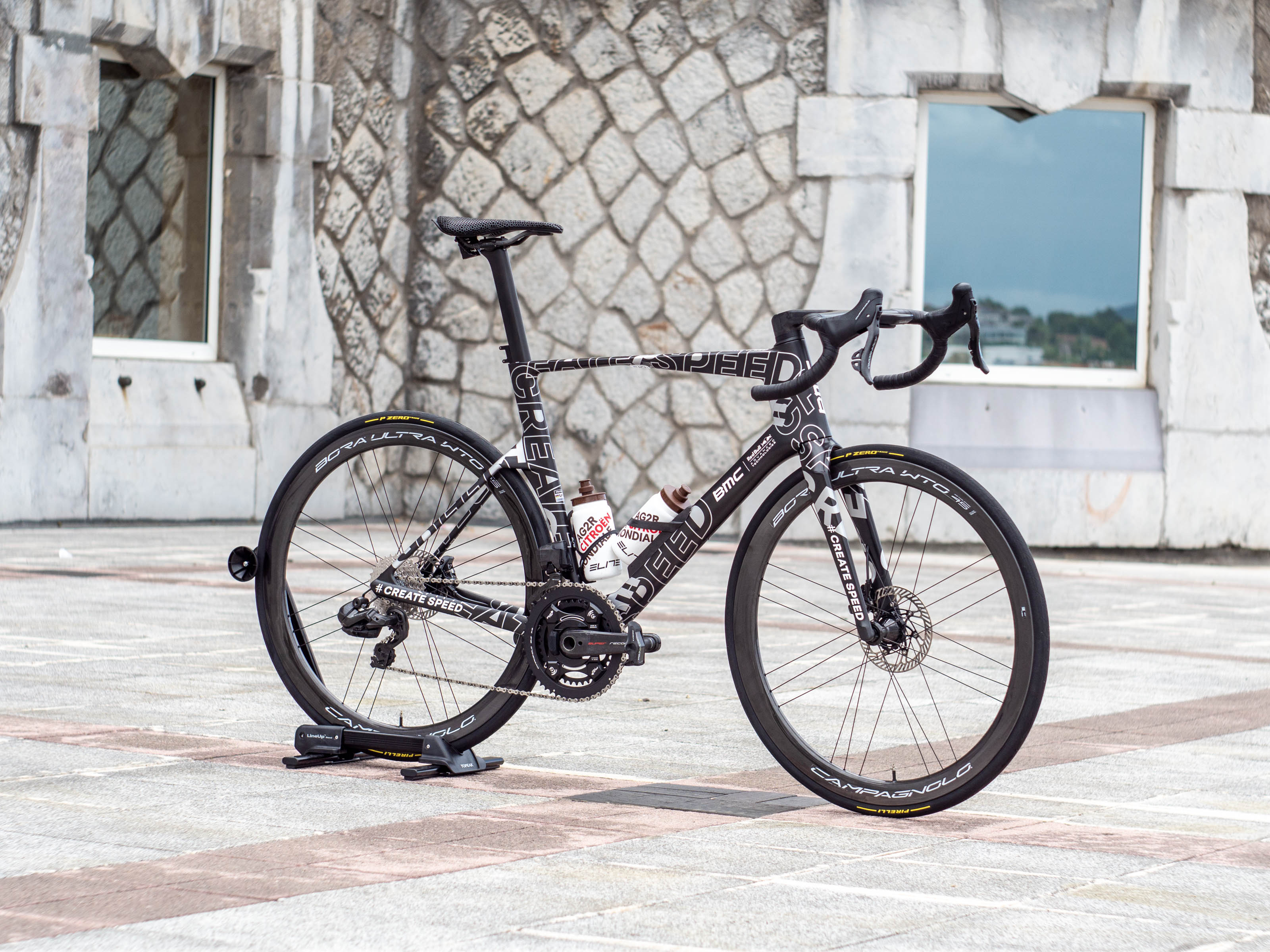 détails du nouveau vélo aéro BMC