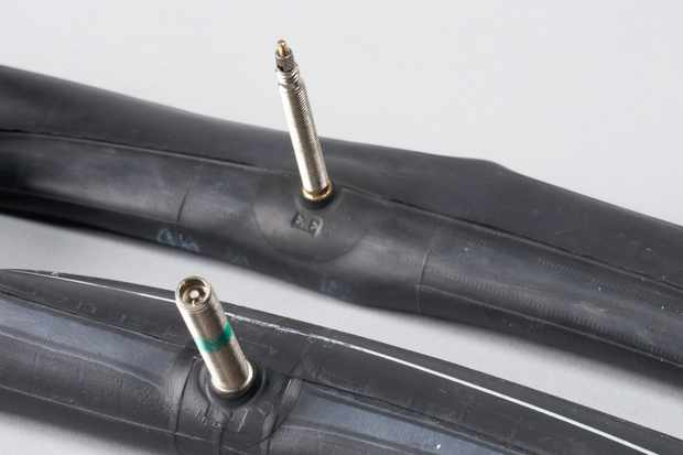 Presta vs Schrader : quelle est la différence entre les valves de chambre à air ?