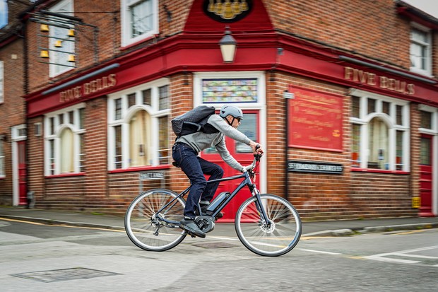 Meilleurs vélos électriques à moins de 2 000 £ |  Vélos électriques bon marché montés et évalués