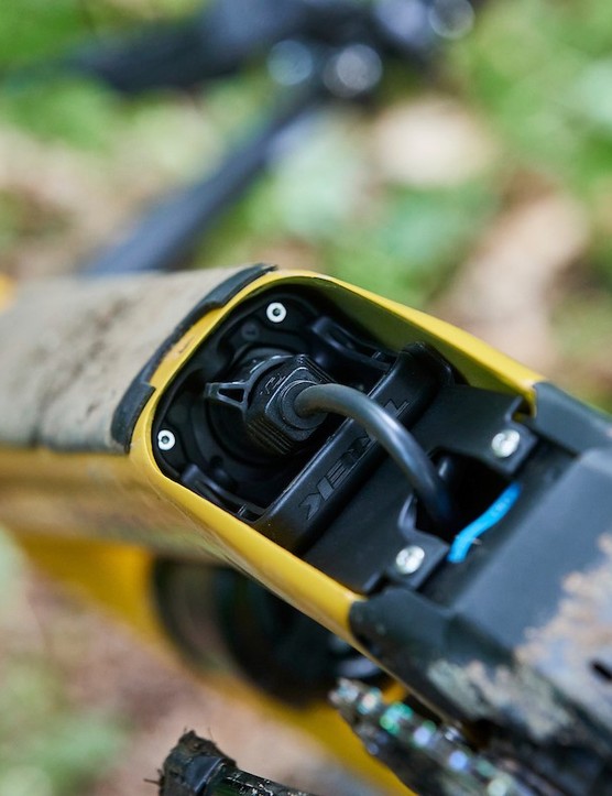 eMTB (VTT électrique) tout suspendu Fuel EXe