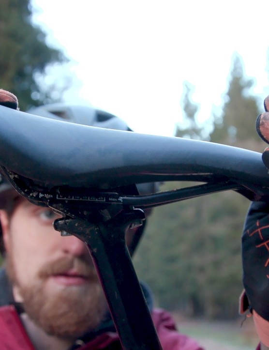 configuration simple du vélo de montagne, réglage de l'angle de la selle