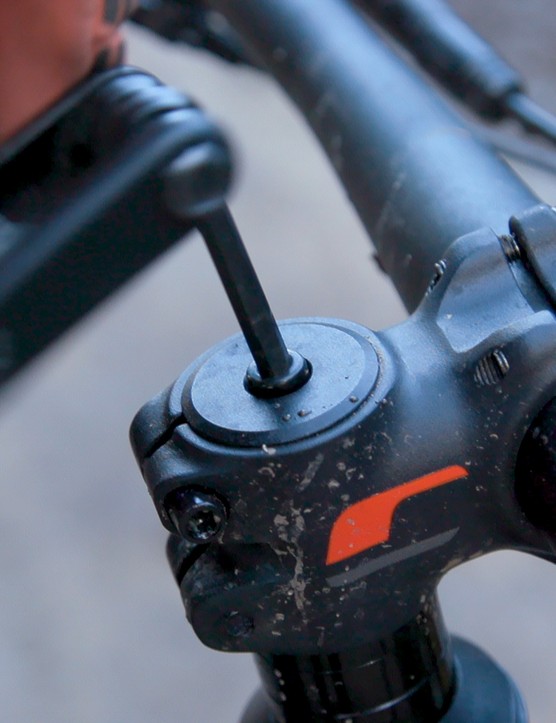 configuration simple du vélo de montagne, réglage de la hauteur de la barre