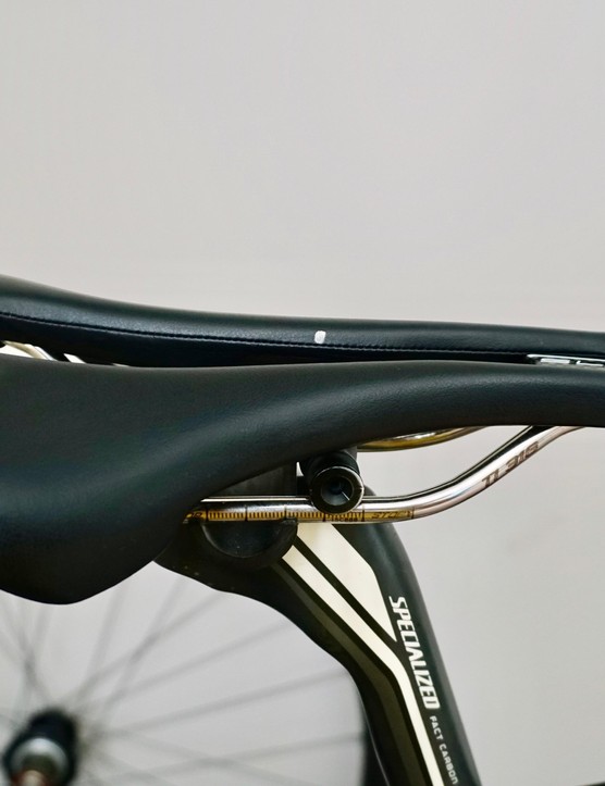 Marquez le centre de la selle afin de pouvoir déterminer de manière cohérente votre hauteur d'assise effective