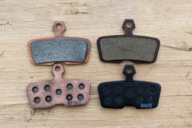 Plaquettes de frein organiques et frittées