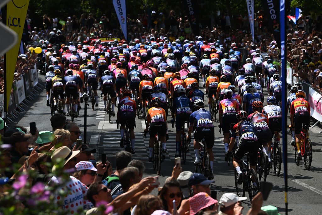Tour de France Femmes 2023: The full peloton heading off on stage 1