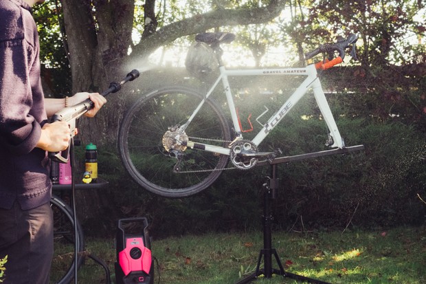 Comment laver à pression en toute sécurité un vélo de route ou de montagne - guide étape par étape