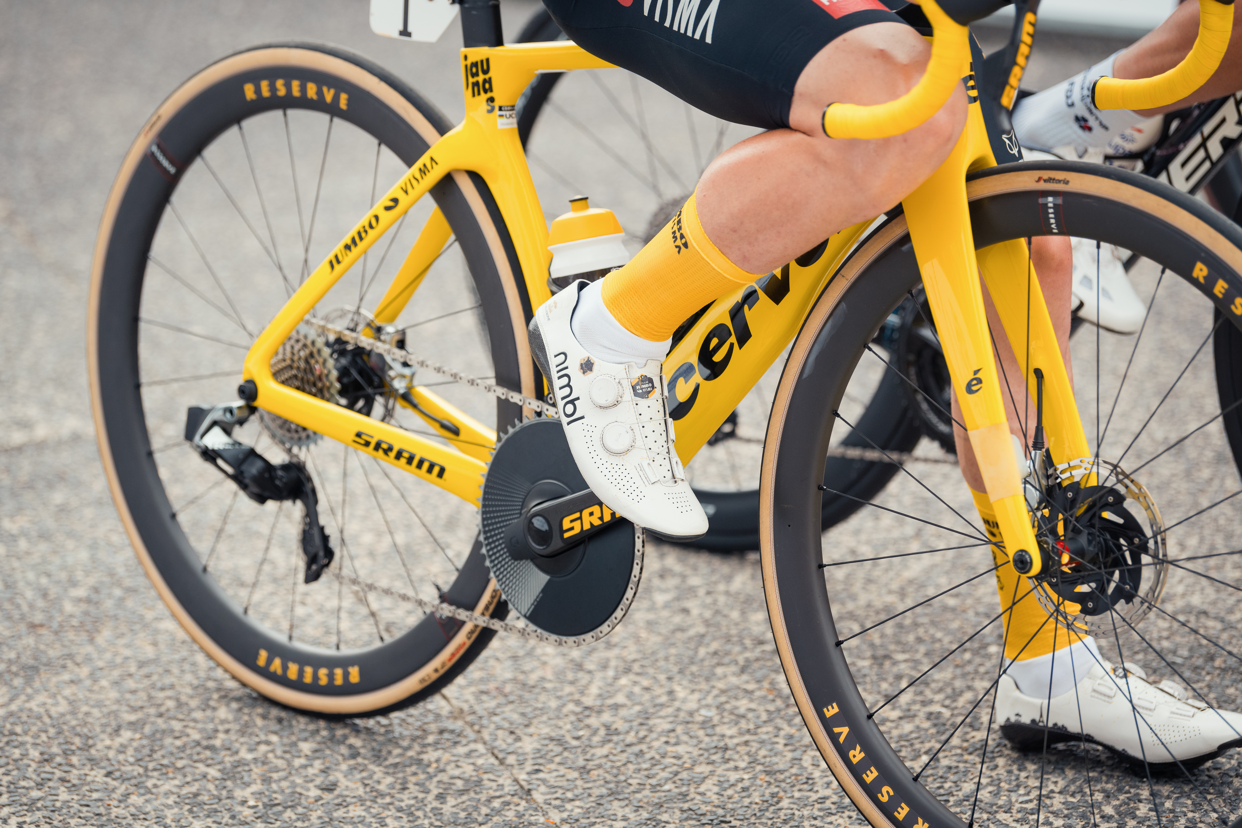 Un Cervelo S5 tout jaune pour Jonas Vingaard