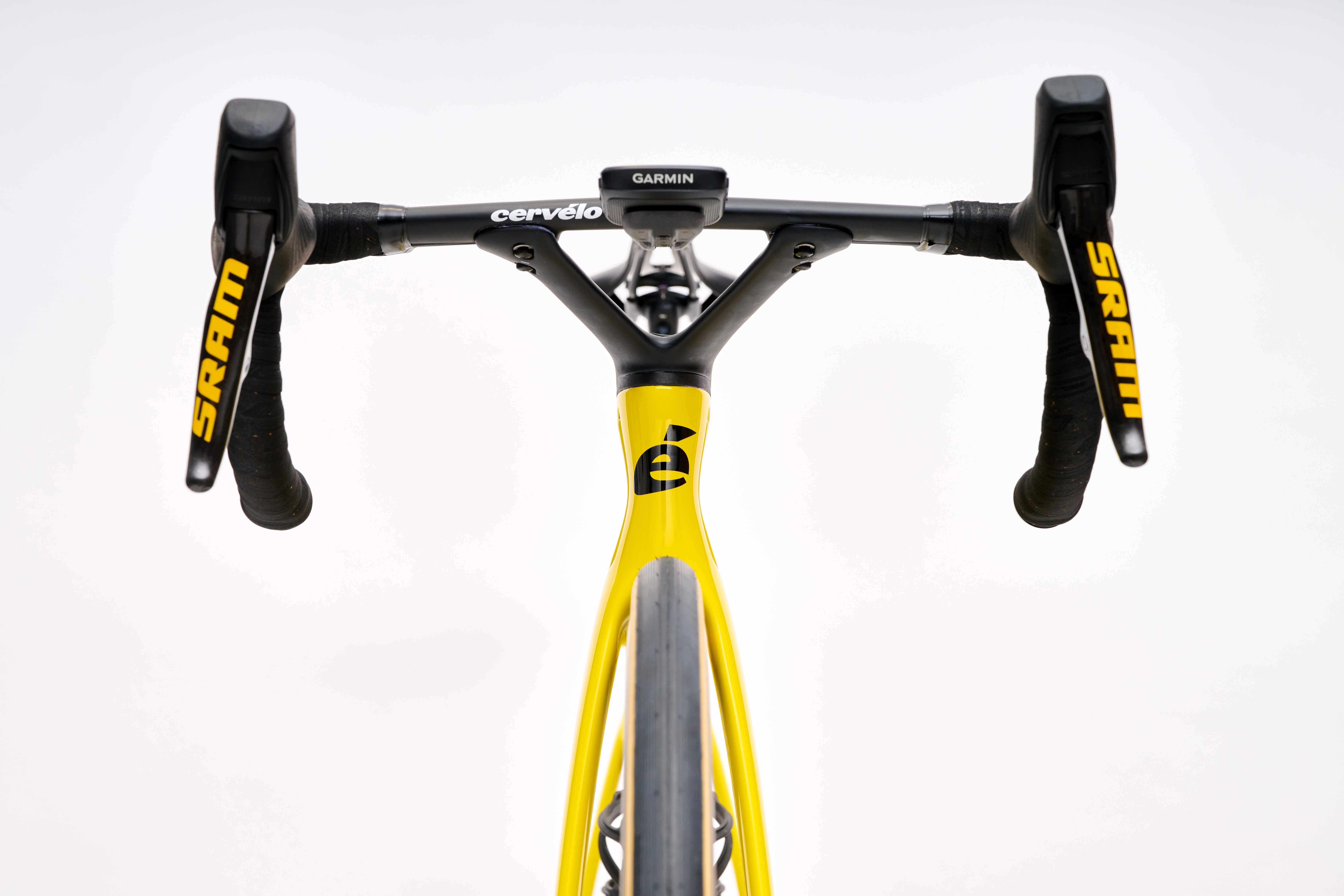Un Cervelo S5 tout jaune pour Jonas Vingaard