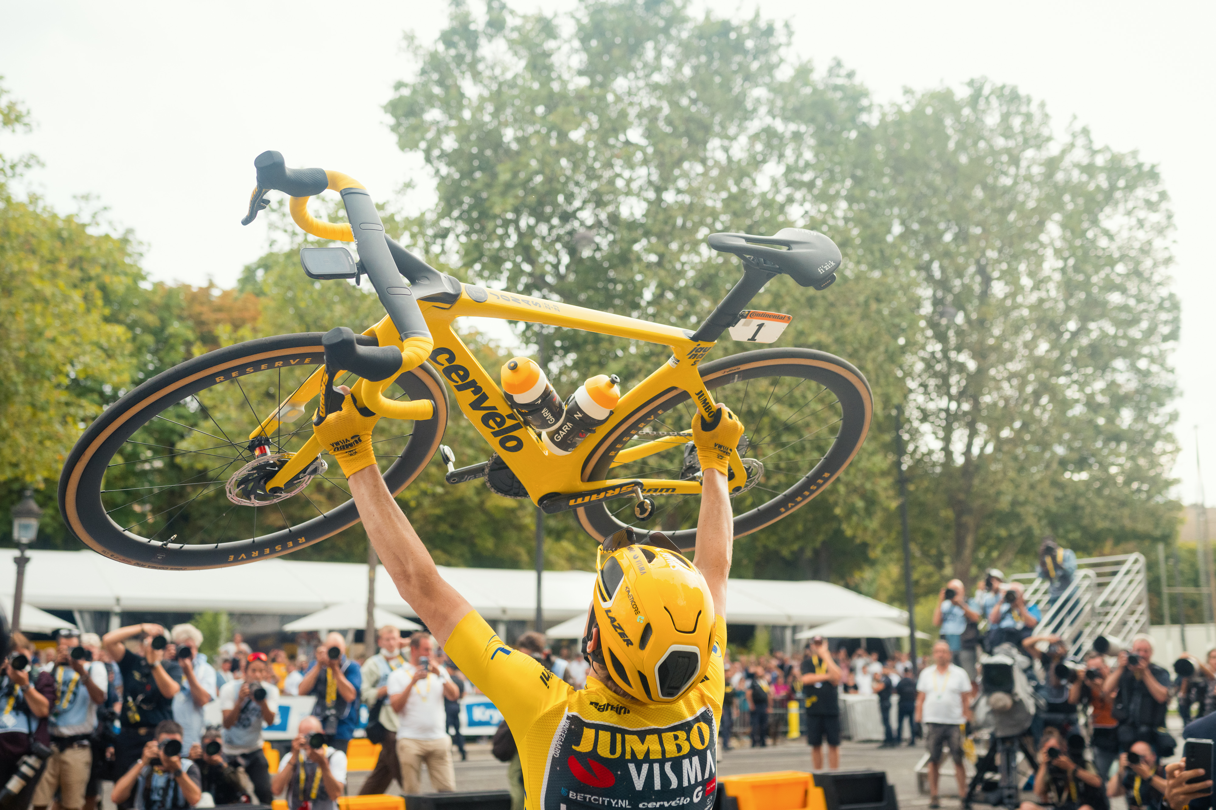 Un Cervelo S5 tout jaune pour Jonas Vingaard