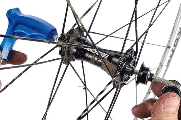 étape-1-1472133519375-185laa4fj5whb-f690d8e Le retrait des capuchons anti-poussière peut nécessiter un peu de force, utilisez donc toujours une clé Allen avec une tête neuve