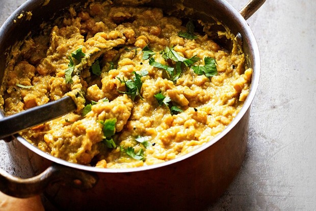 Préparez un lot de ce curry copieux et congelez-le, prêt à vous régaler après ces longues balades lorsque vous ne pouvez pas cuisiner.