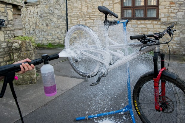 Nettoyeur haute pression électrique spécifique au vélo de marque Muc-Off