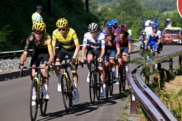 PUY DE DME FRANCE JULY 09 LR Sepp Kuss of The United States Jonas Vingegaard of Denmark and Team JumboVisma Yellow Leader Jersey Tadej Pogacar of Slovenia and UAE Team Emirates White Best Young Rider Jersey Tom Pidcock of United Kingdom Carlos Rodriguez Cano of Spain and Team INEOS Grenadiers and Simon Yates of United Kingdom and Team JaycoAlUla compete in the chase group during the stage nine of the 110th Tour de France 2023 a 1824km stage from SaintLonarddeNoblat to Puy de Dme 1412m UCIWT on July 09 2023 in Puy de Dme France Photo by Bernard Papon PoolGetty Images