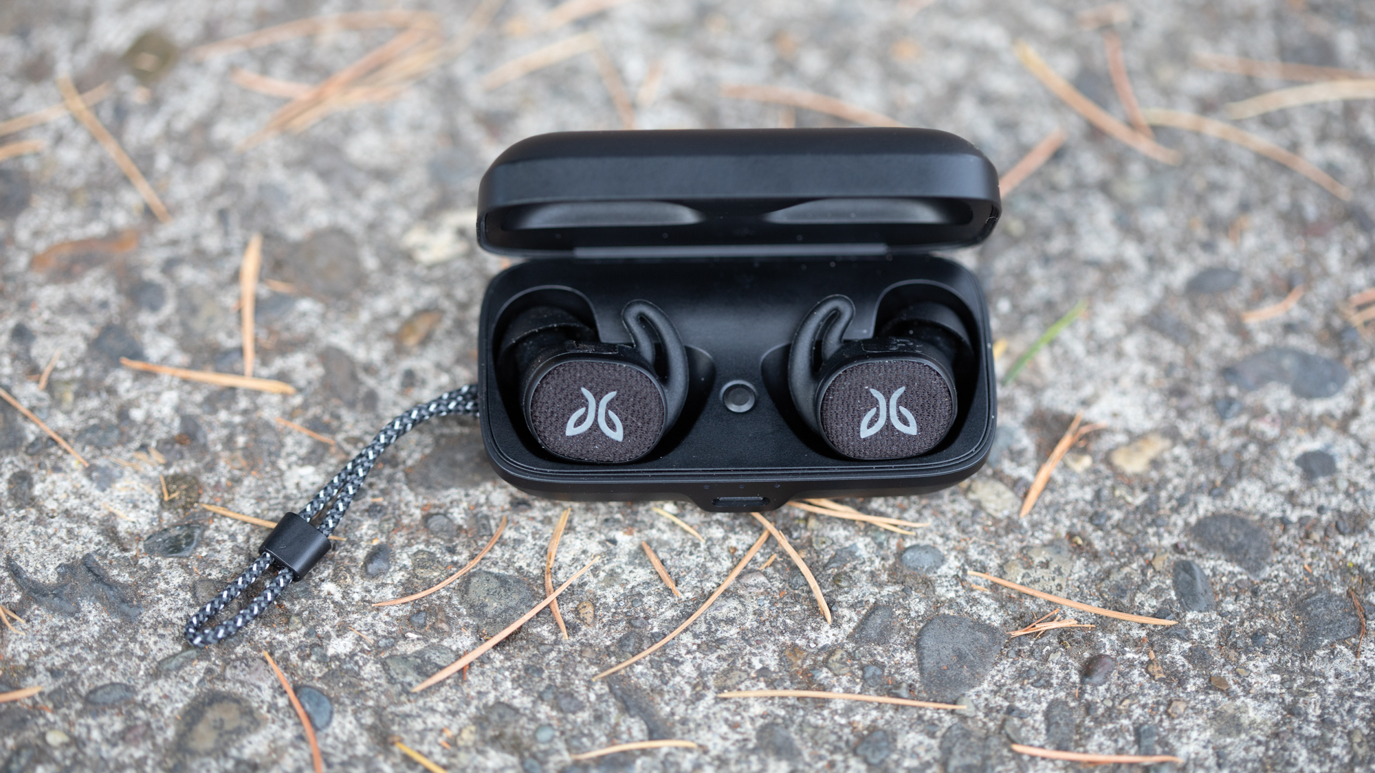Jaybird Vista 2 dans un étui de chargement ouvert