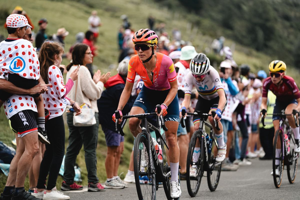 Tour de France Femmes 2023: Kasia Niewiadoma (Canyon-SRAM) pushing the pace out the front on the Col d