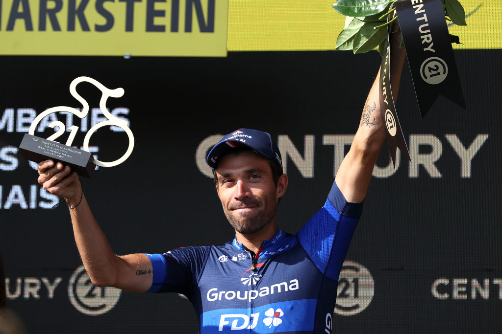 Thibaut Pinot de Groupama-FDJ a reçu le trophée du coureur le plus combatif lors de sa dernière participation au Tour de France