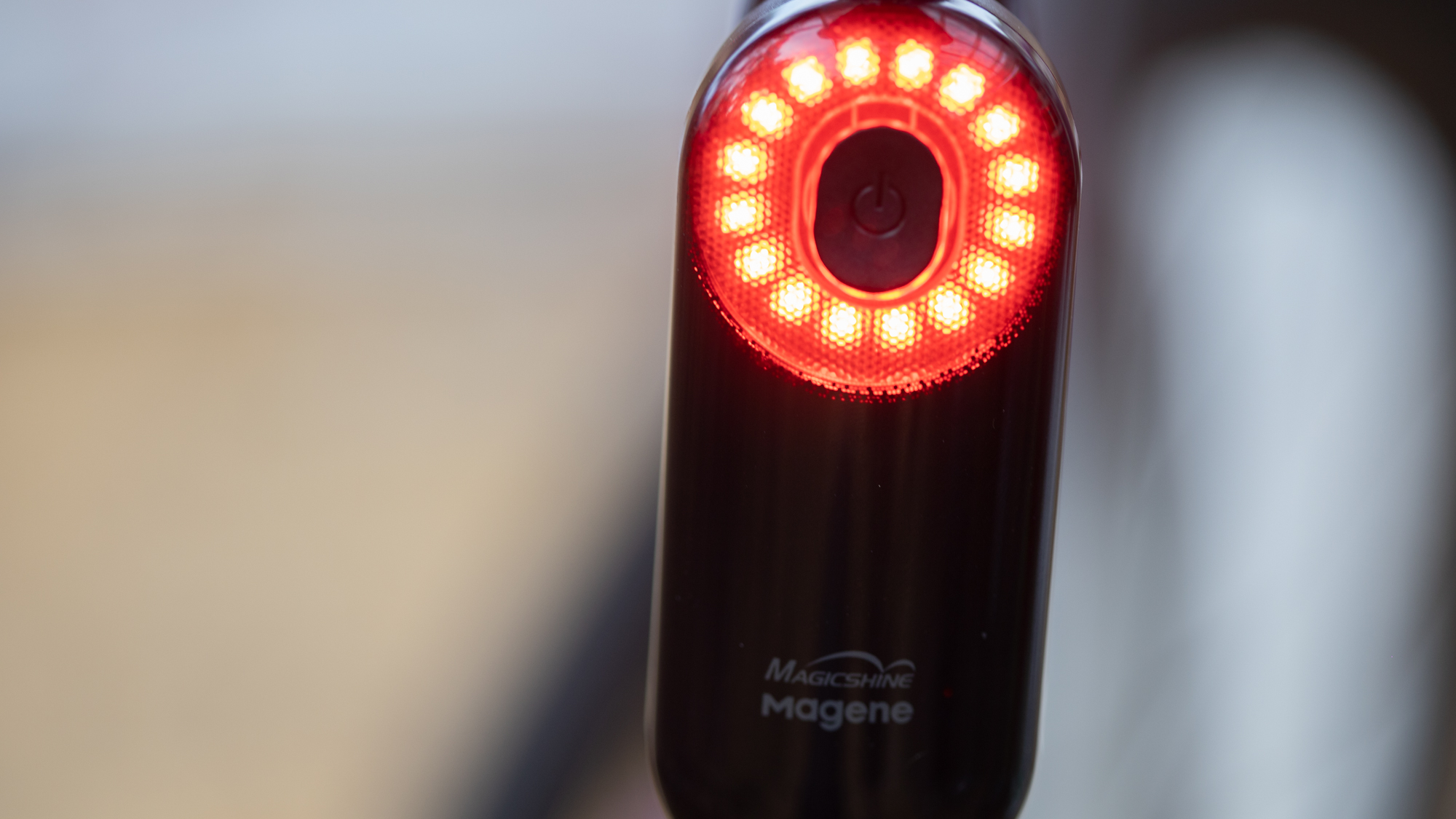Magicshine Seemee 508 détail du feu arrière radar du réseau de leds