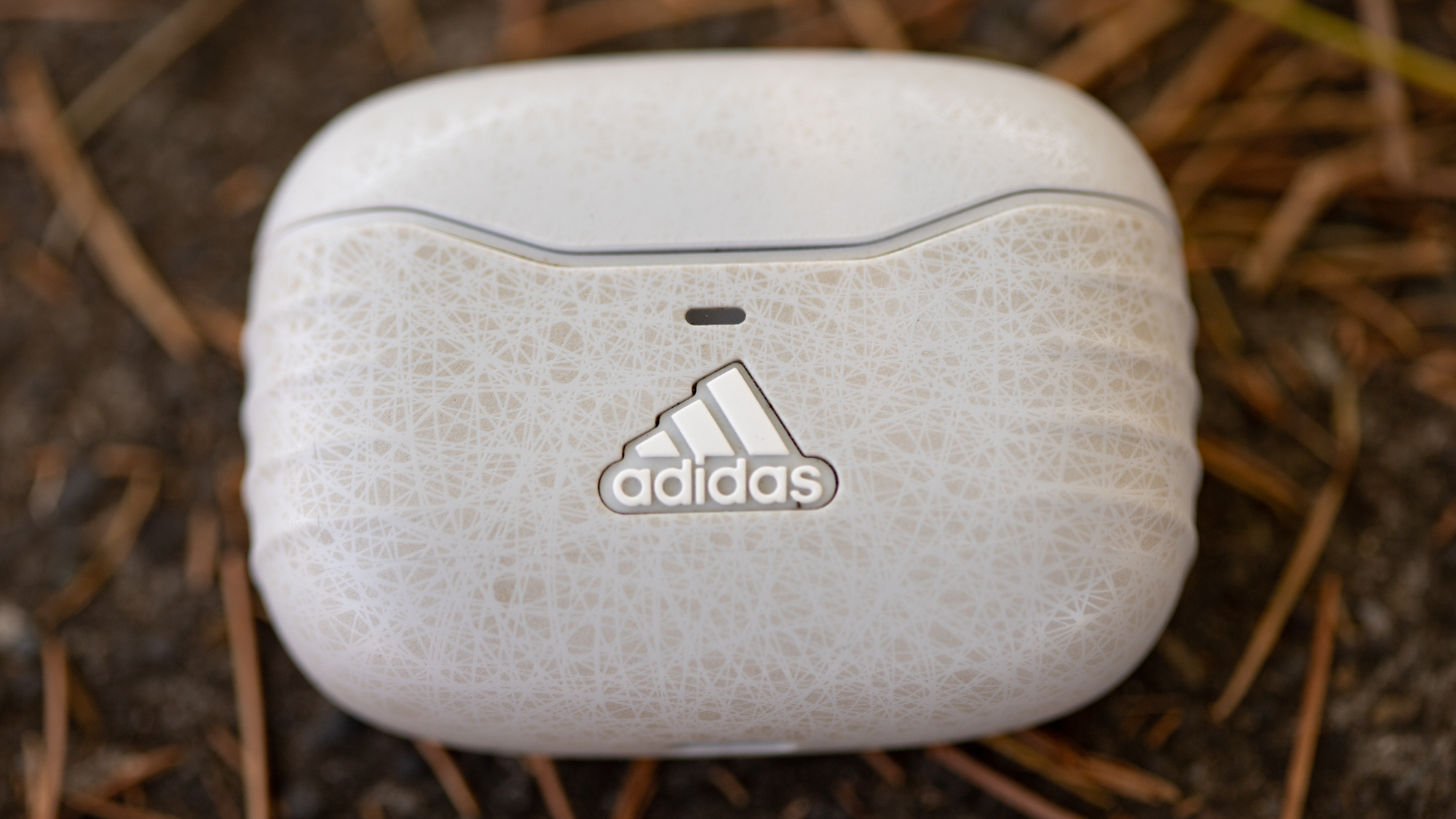 Détail du boîtier Adidas ZNE 01 ANC