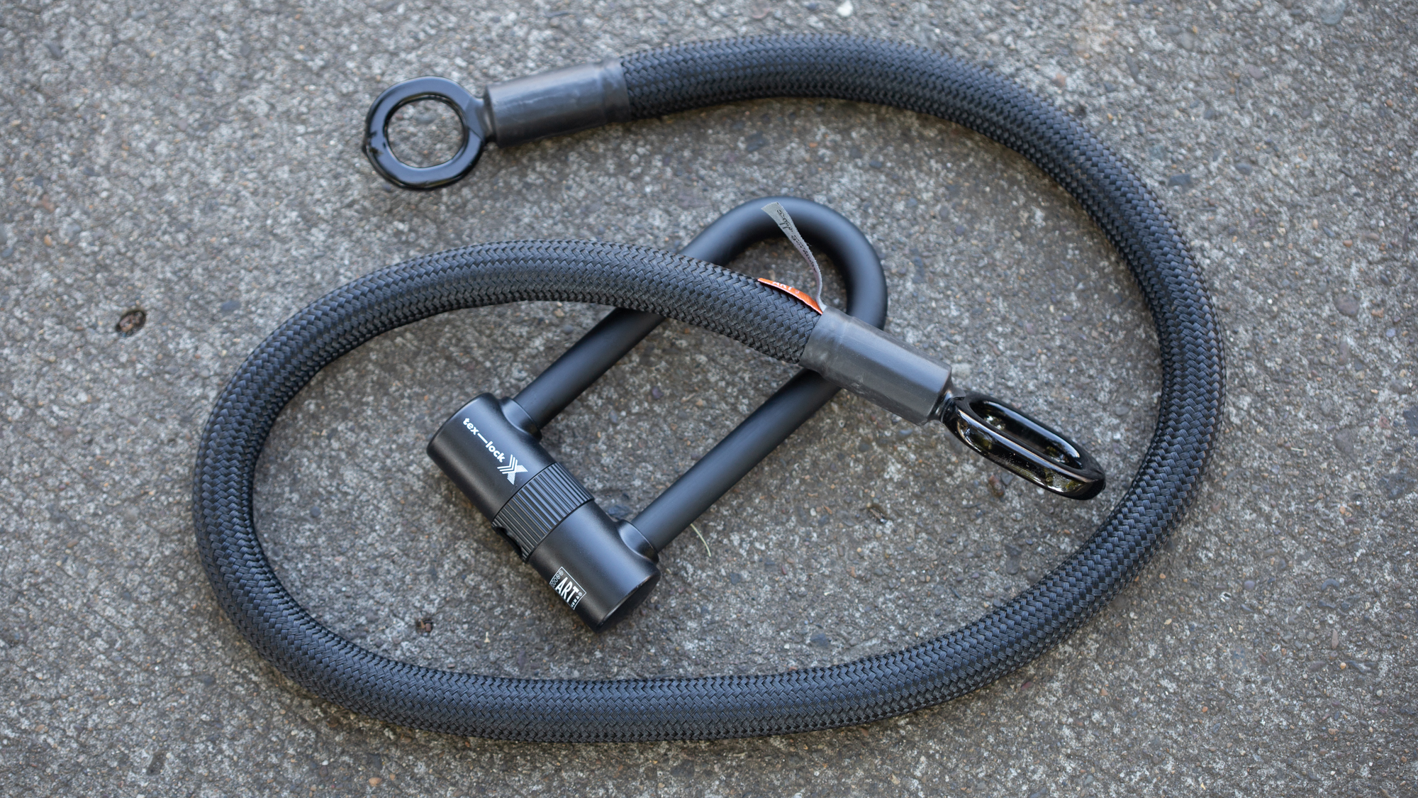 Antivol vélo Tex-Lock sur le ciment