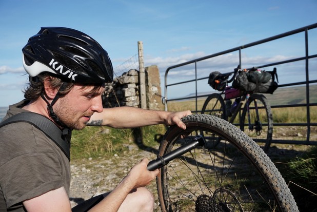 Comment réparer un pneu de vélo tubeless crevé