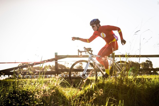 Le Flash fait parfois une apparition à votre course de cyclocross locale