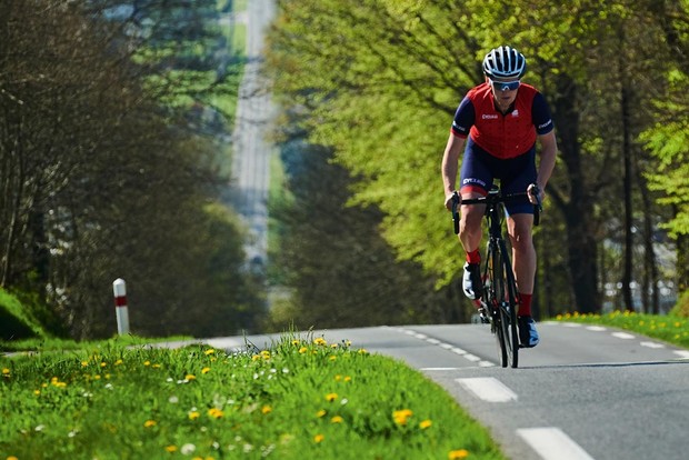 zwift-été-du-cyclisme-02-1542804089815-su8fzp7co2qu-9ec4718 Doubler l'entraînement à l'intérieur et à l'extérieur peut rapporter des dividendes