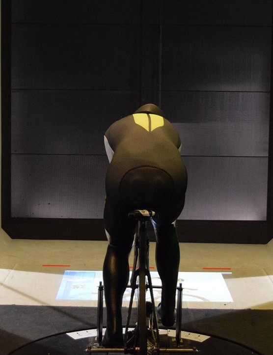 Les coureurs peuvent apporter leurs propres configurations de contre-la-montre et utiliser le turbo trainer pour une analyse en temps réel