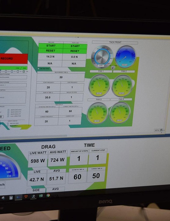 Les données en direct incluent les performances du ventilateur, la vitesse du vent et la traînée en temps réel